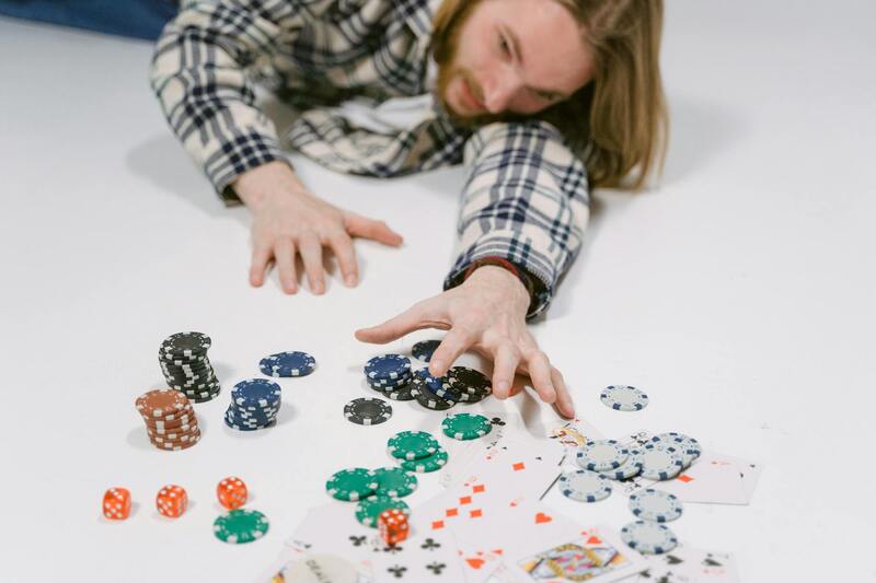 Blackjack Peli: Oppaasta Strategioihin Ja Pelimuotoihin